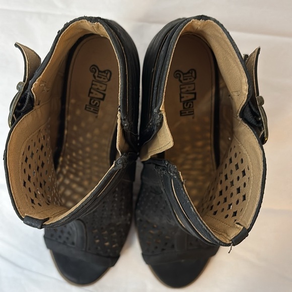 Brash Peep Toe Laser Cut Side Zip Ankle Heeled Boot Bootie Women Size 8.5 Black - Picture 5 of 11